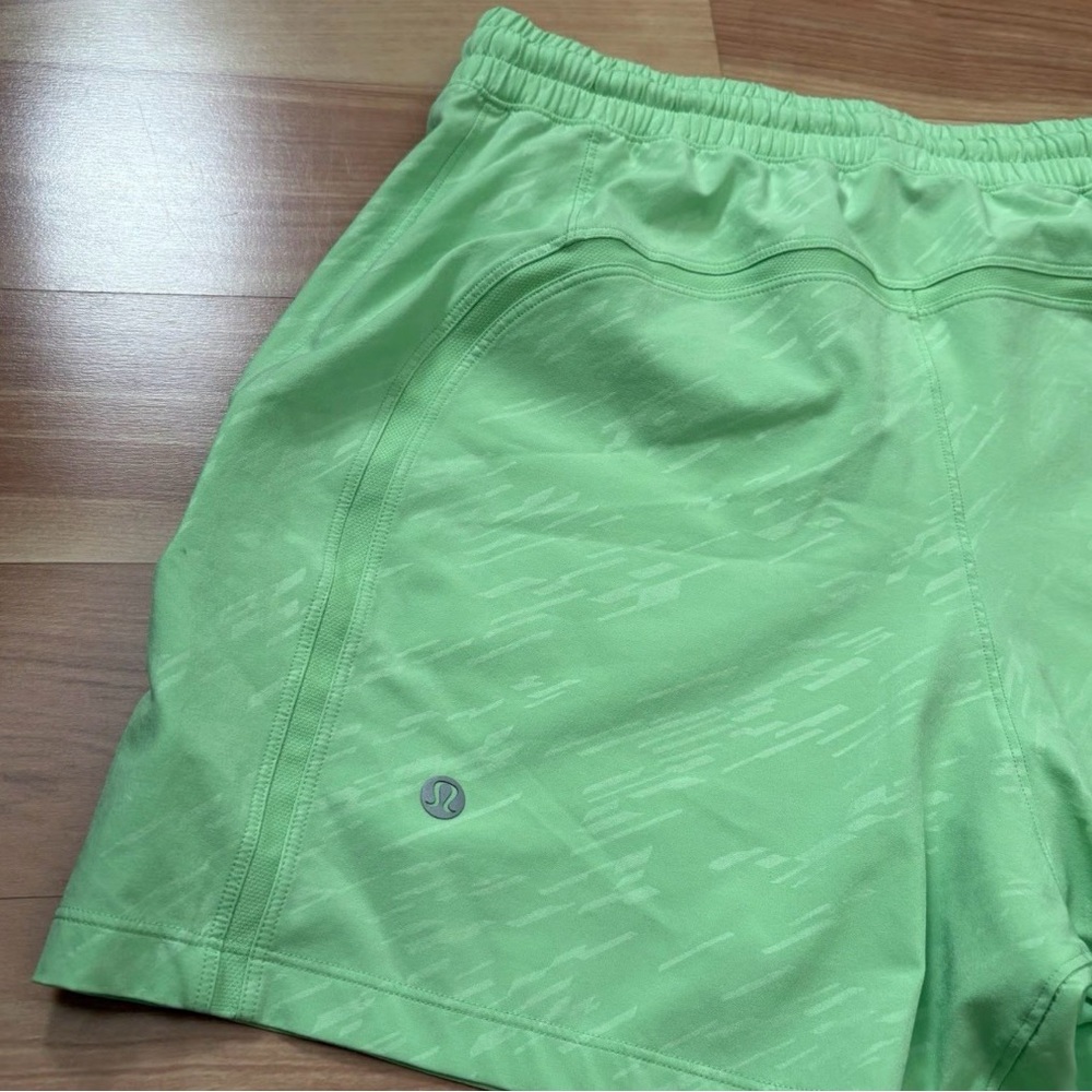 Lululemon • Men’s Pace Breaker 5” Linerless Reflective Athletic Shorts Small - Picture 10 of 11